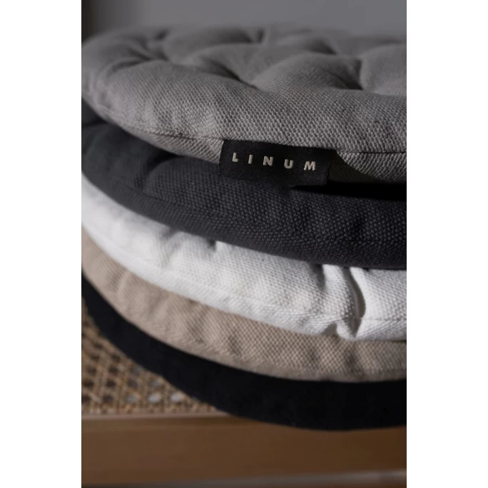 Linum PEPPER Sitzkissen Rund - Ø 37 Cm - Höhe 3 Cm - Hellgrau G15 6 Linum PEPPER Sitzkissen Rund - Ø 37 Cm - Höhe 3 Cm - Hellgrau G15 – Bild 4