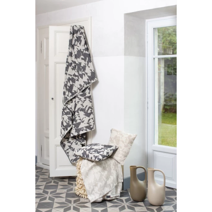 David Fussenegger ALBA Raster Kissenhülle - 40x40 Cm - Anthrazit 4 David Fussenegger ALBA Raster Kissenhülle - 40x40 Cm - Anthrazit – Bild 2