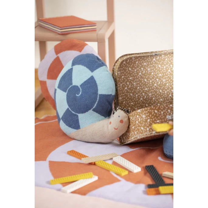 David Fussenegger JUWEL Tierform-Kissen Mit Füllung - 30x30 Cm - Schnecke - Samtblau 4 David Fussenegger JUWEL Tierform-Kissen Mit Füllung - 30x30 Cm - Schnecke - Samtblau – Bild 2